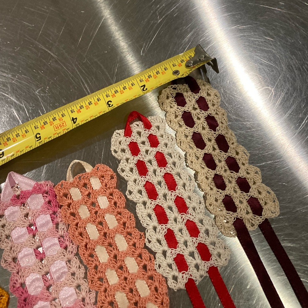 Crocheted book marks with ribbon - Picture 2 of 3